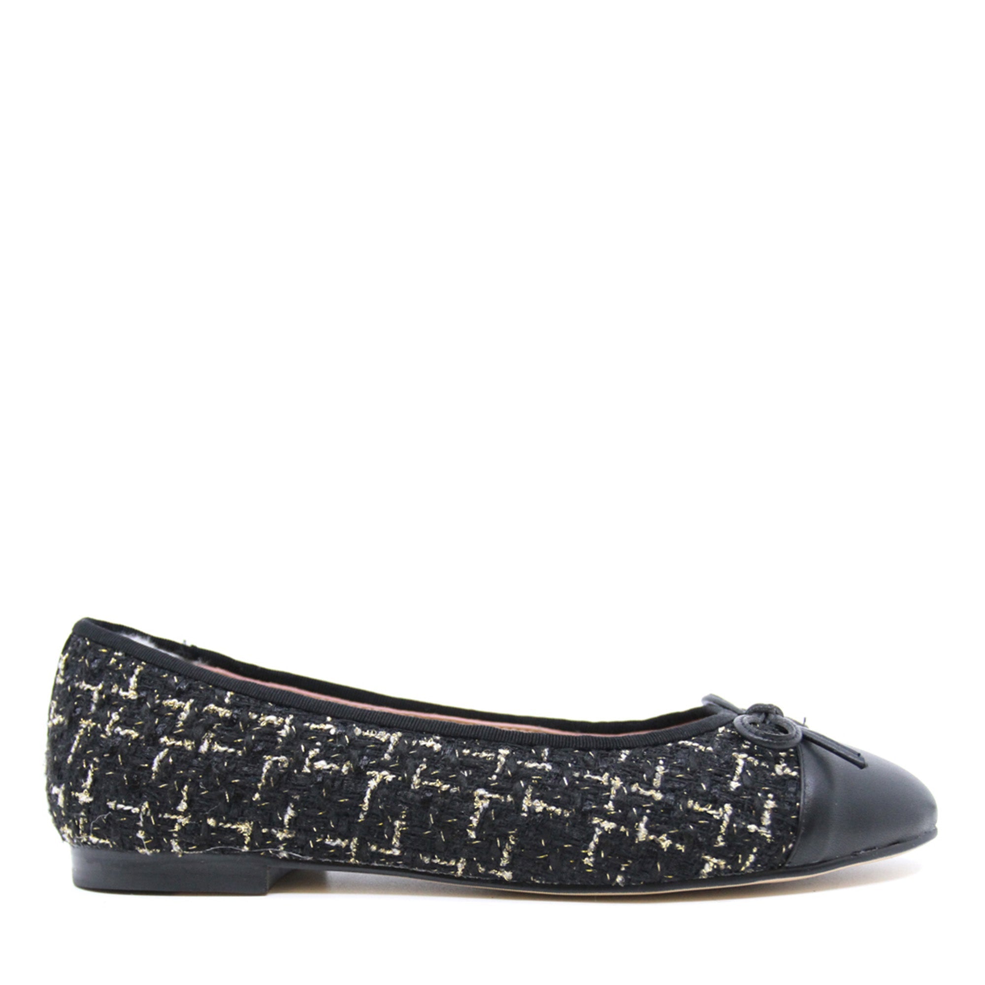 Flats lace Uggs
