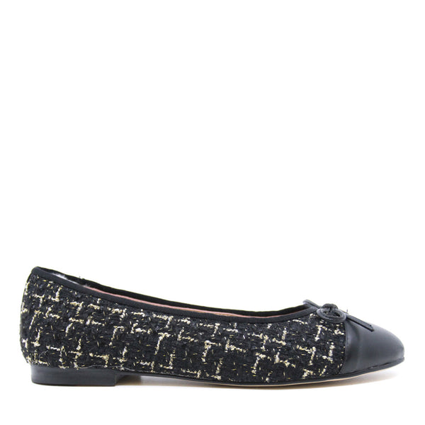 Flats lace Uggs